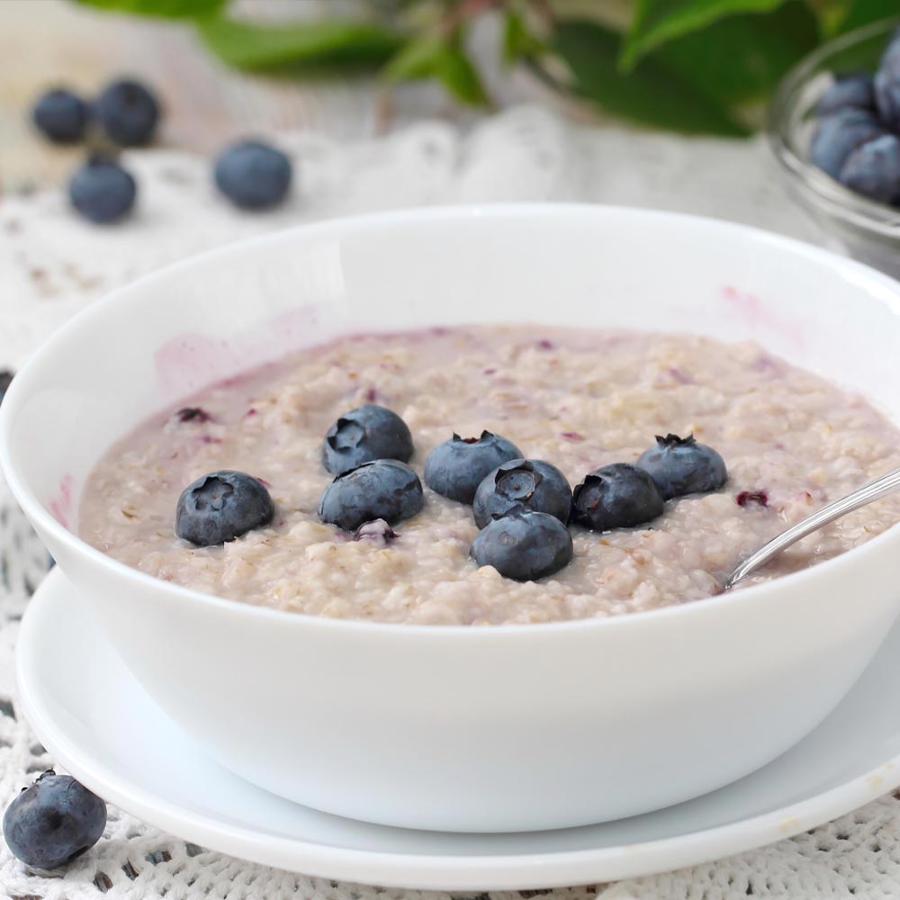 Oatmeal with Blueberries and Cream